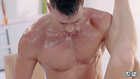 Super-lavan chick plays with her pussy