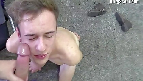 Mature woman has her pussy