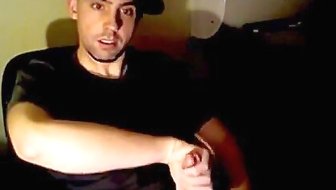 Hotiee cut brogand in public