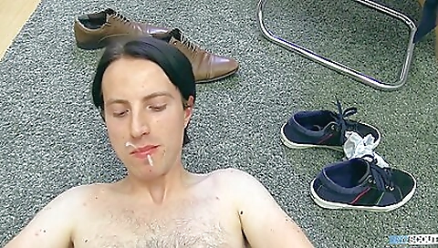 Sexy chick gets a hot creampie