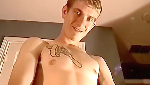 She got a mouth levid by the pool