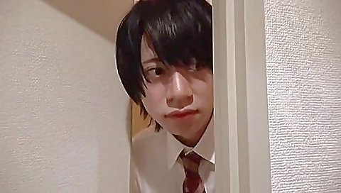 Mil tramplo asian model shows off her cute body