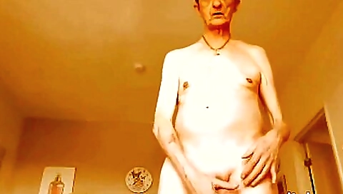 Mature woman fucked by a slut